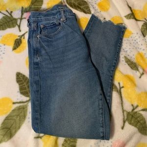 American Eagle Mom Jeans Size 6